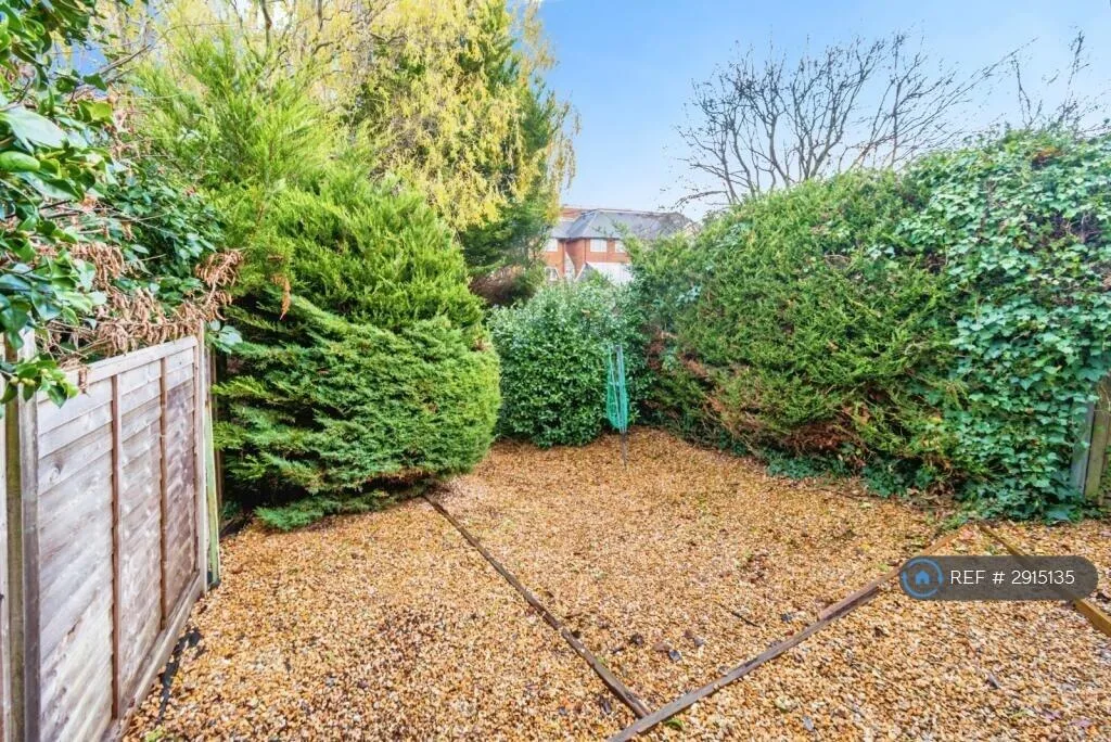 1 bedroom house share for rent