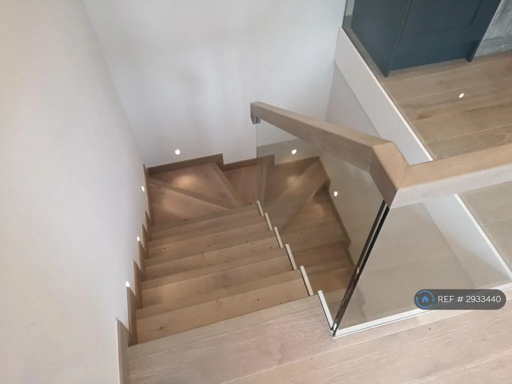 2 bedroom maisonette for rent
