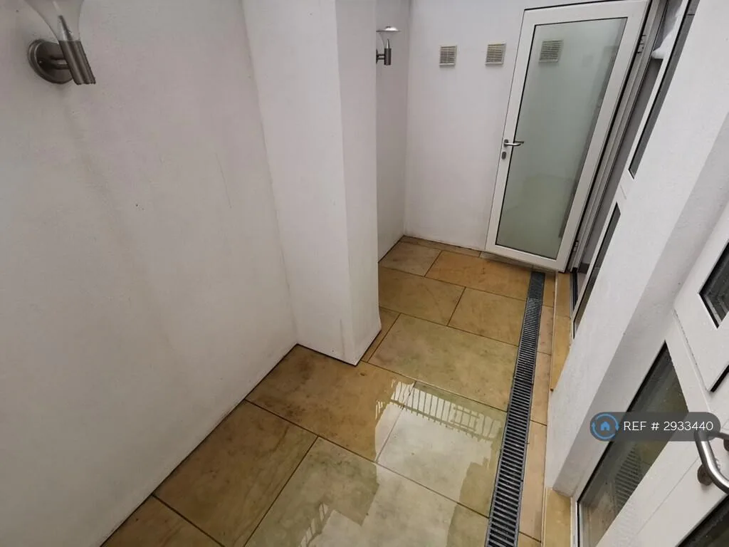 2 bedroom maisonette for rent