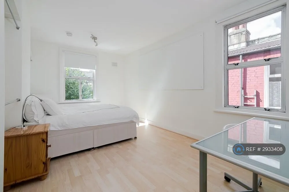 5 bedroom terraced house for rent