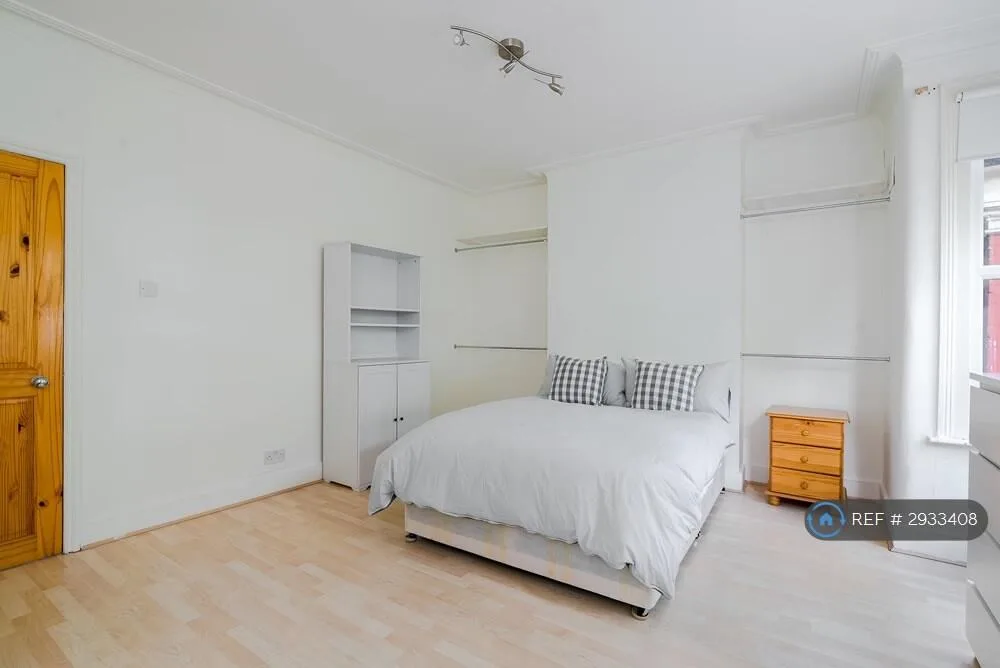 5 bedroom terraced house for rent