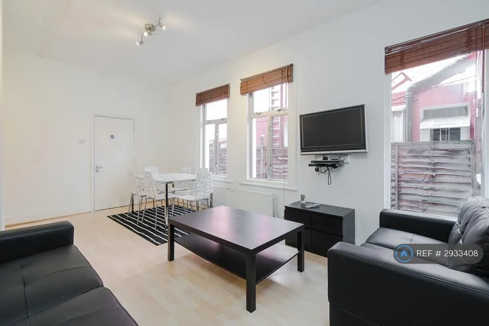 5 bedroom terraced house for rent