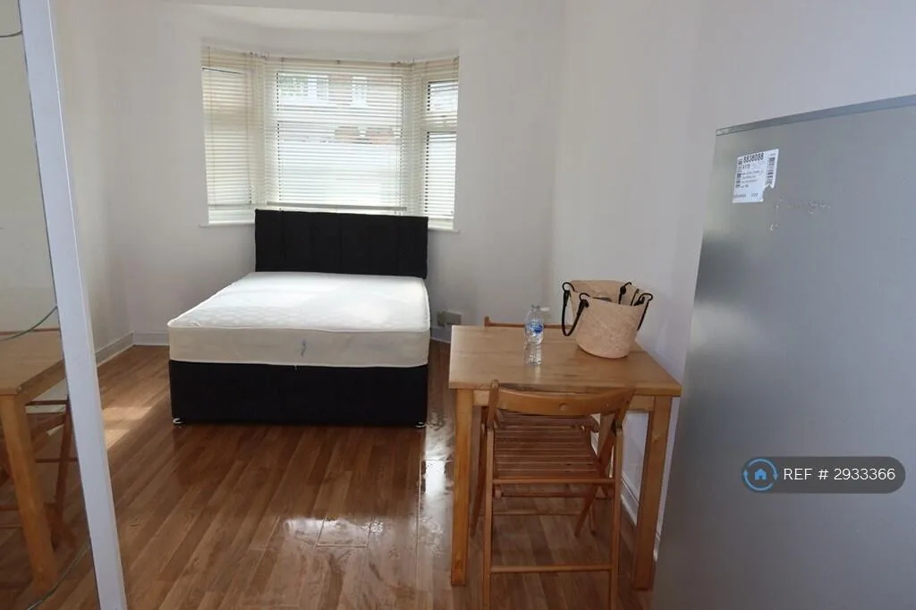 Studio flat for rent