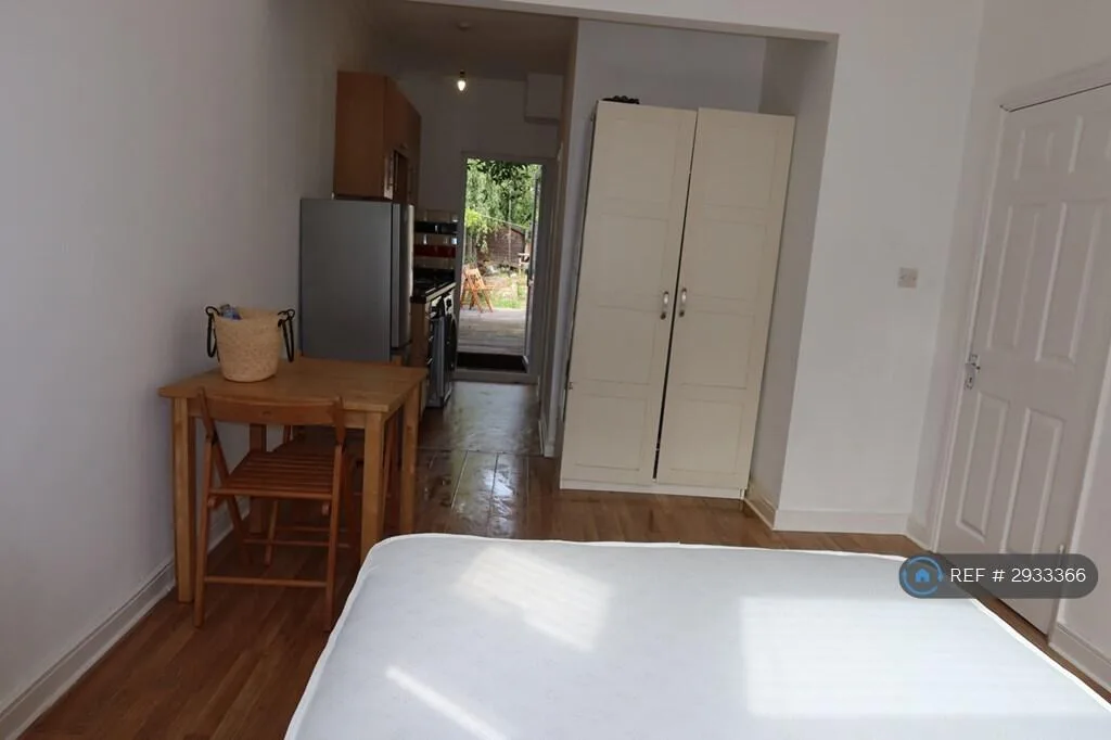 Studio flat for rent