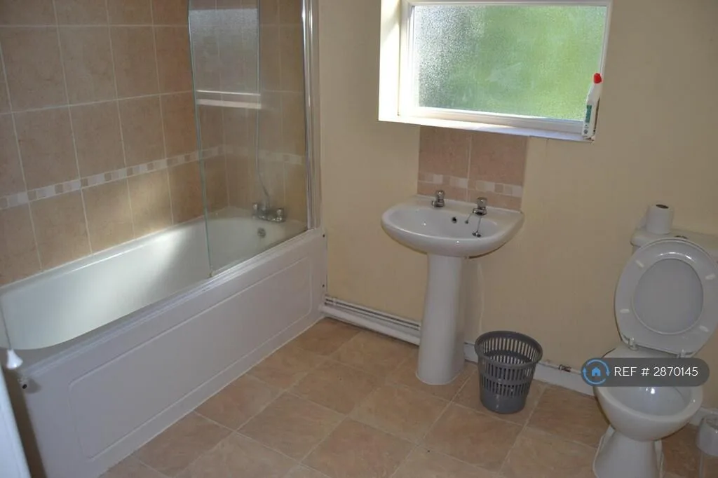 5 bedroom end of terrace house for rent