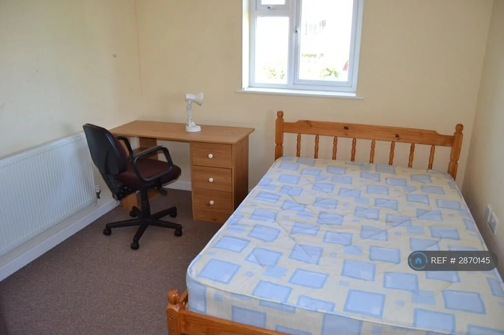 5 bedroom end of terrace house for rent