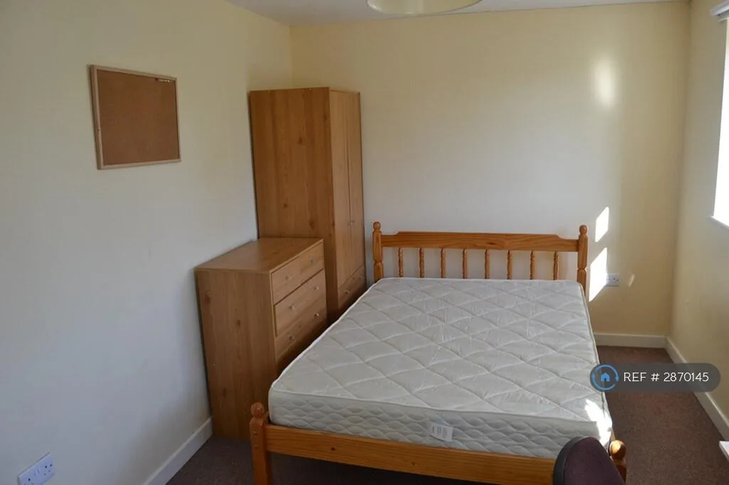 5 bedroom end of terrace house for rent