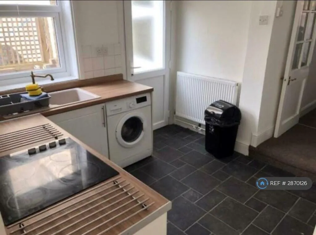 5 bedroom terraced house for rent