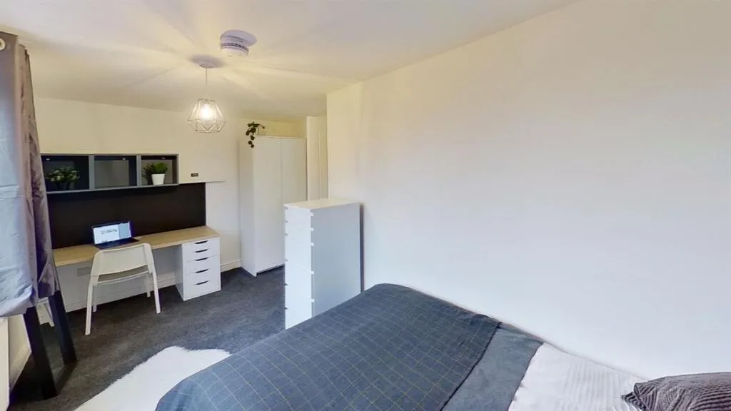 6 bedroom house for rent
