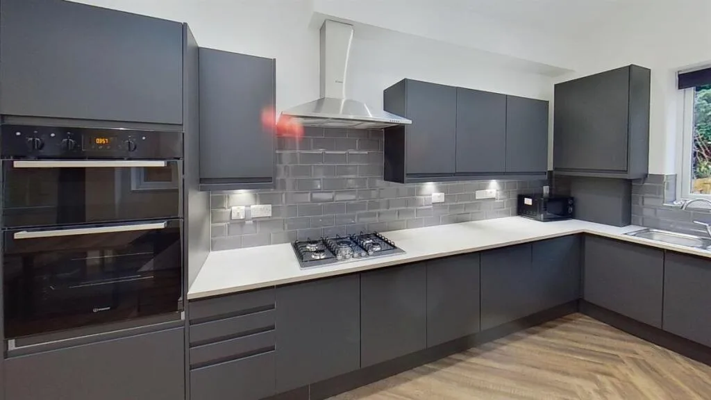 6 bedroom house for rent
