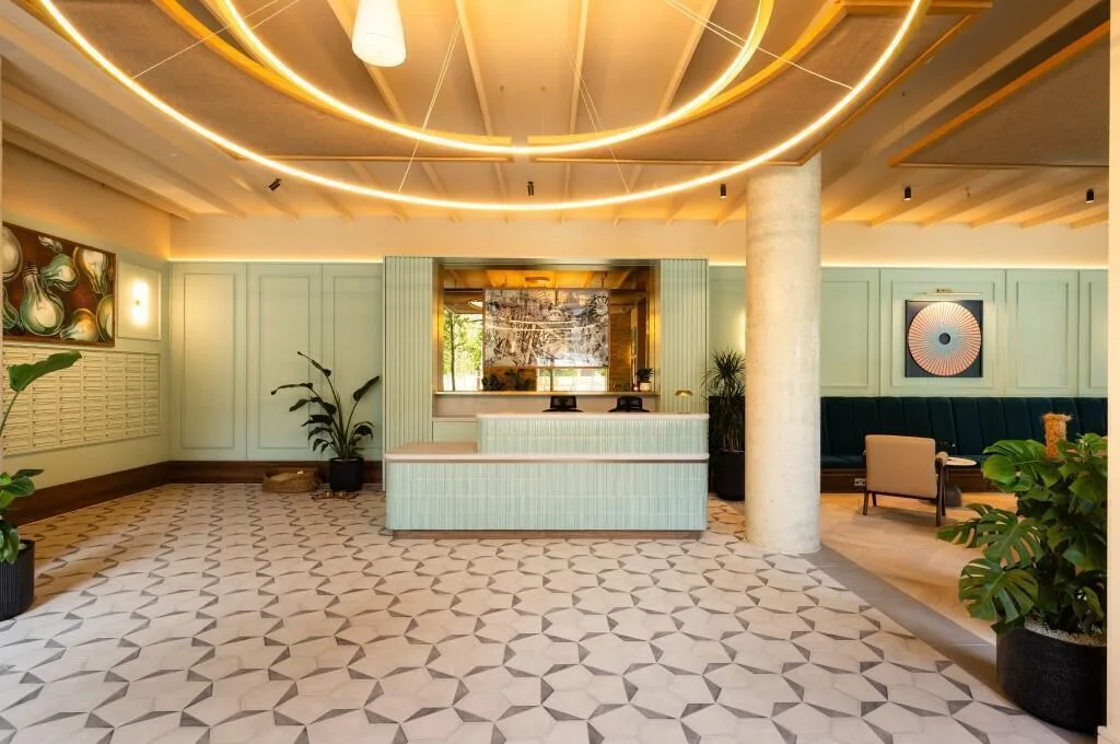 Embassy Boulevard, London, SW11