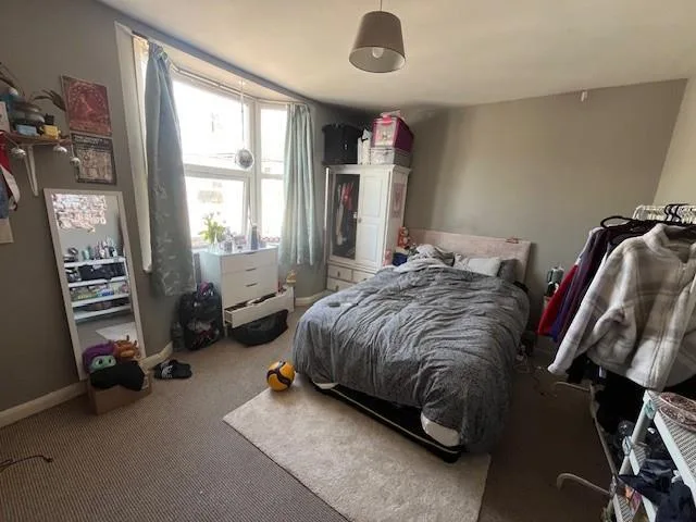 4 bedroom end of terrace house for rent