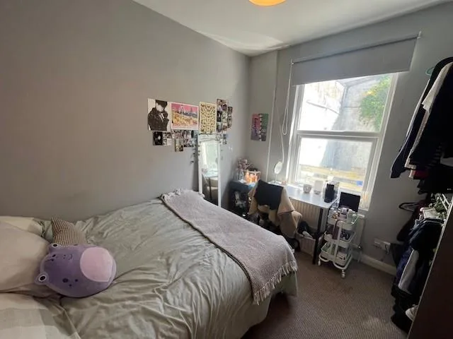 4 bedroom end of terrace house for rent