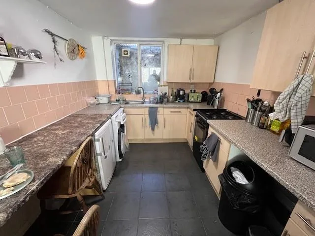 4 bedroom end of terrace house for rent