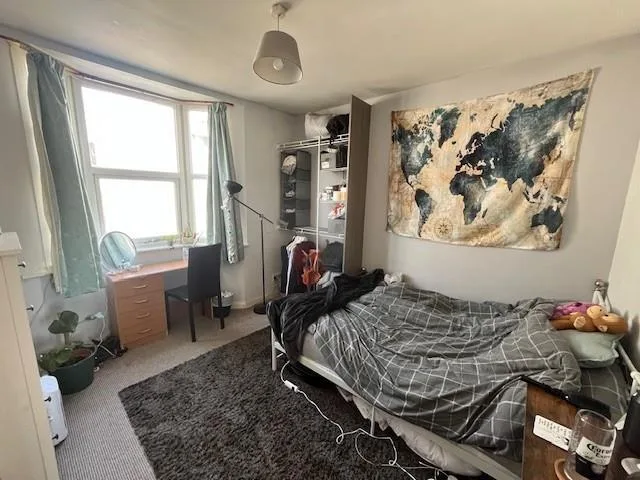 4 bedroom end of terrace house for rent