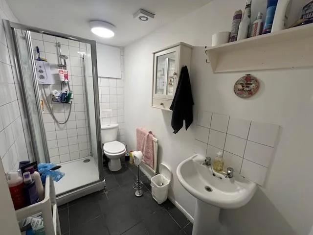 4 bedroom end of terrace house for rent