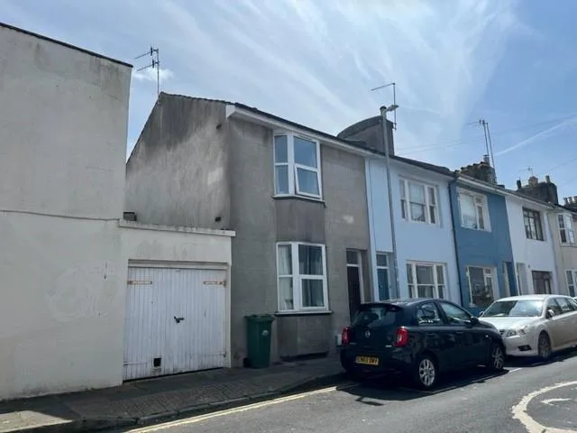 4 bedroom end of terrace house for rent