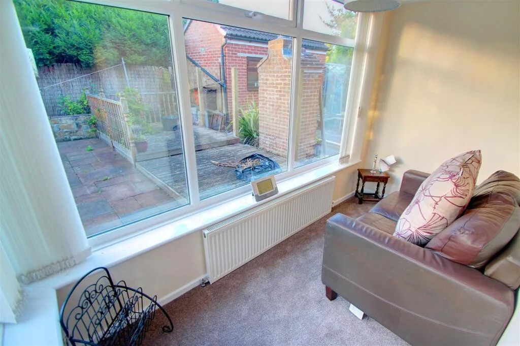 2 bedroom semi-detached house for rent