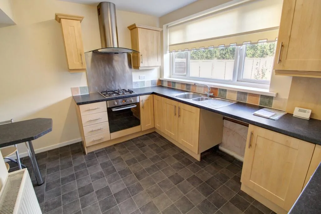 2 bedroom semi-detached house for rent