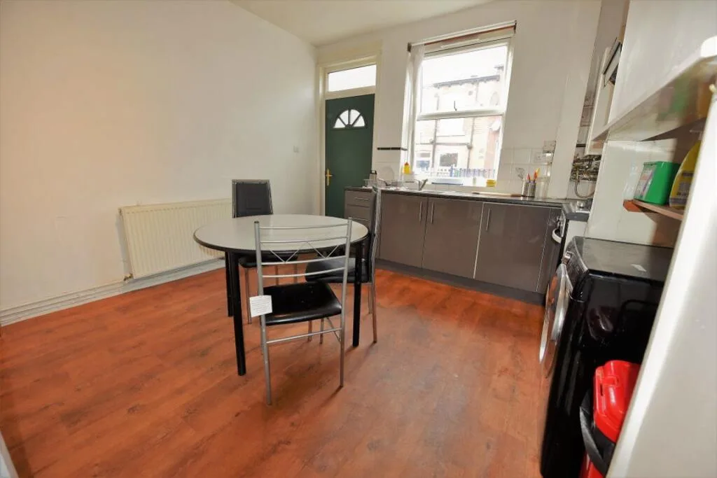 2 bedroom house for rent