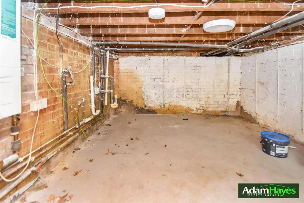 2 bedroom maisonette for rent