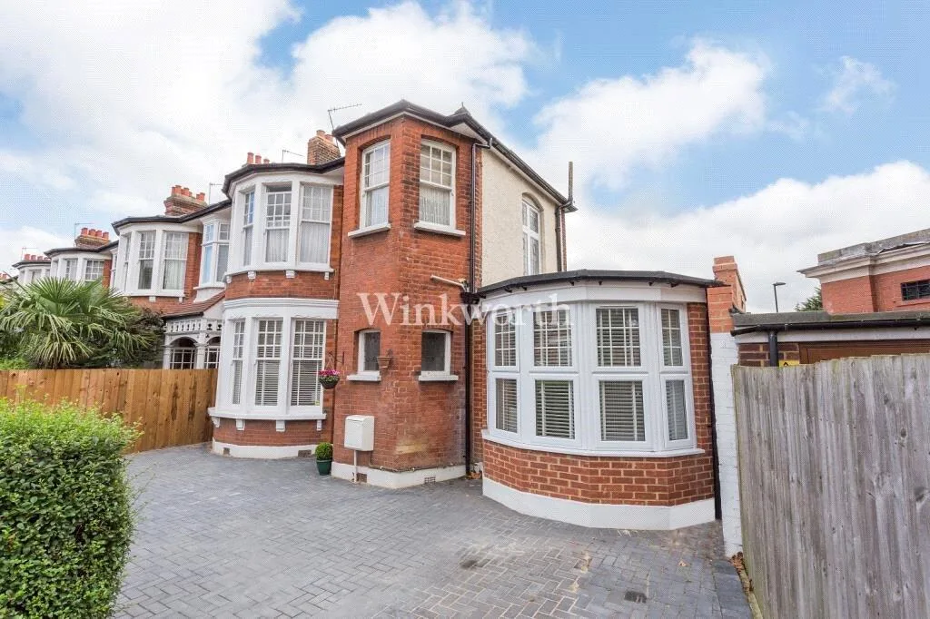 3 bedroom end of terrace house for rent