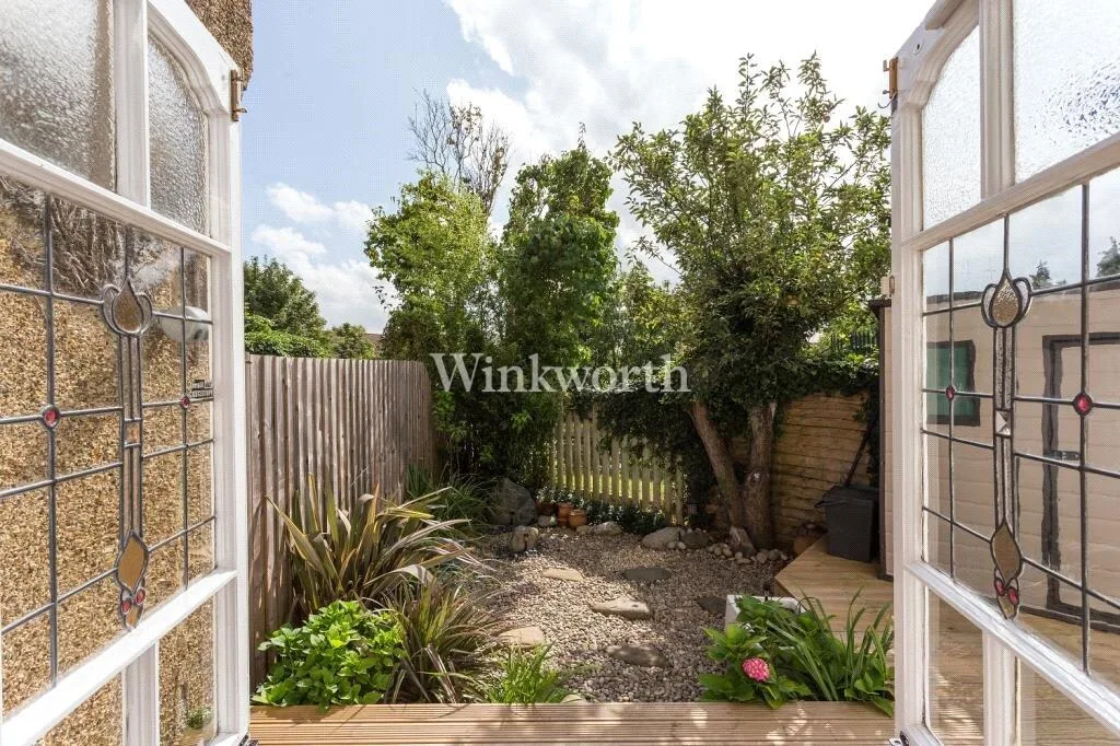 3 bedroom end of terrace house for rent