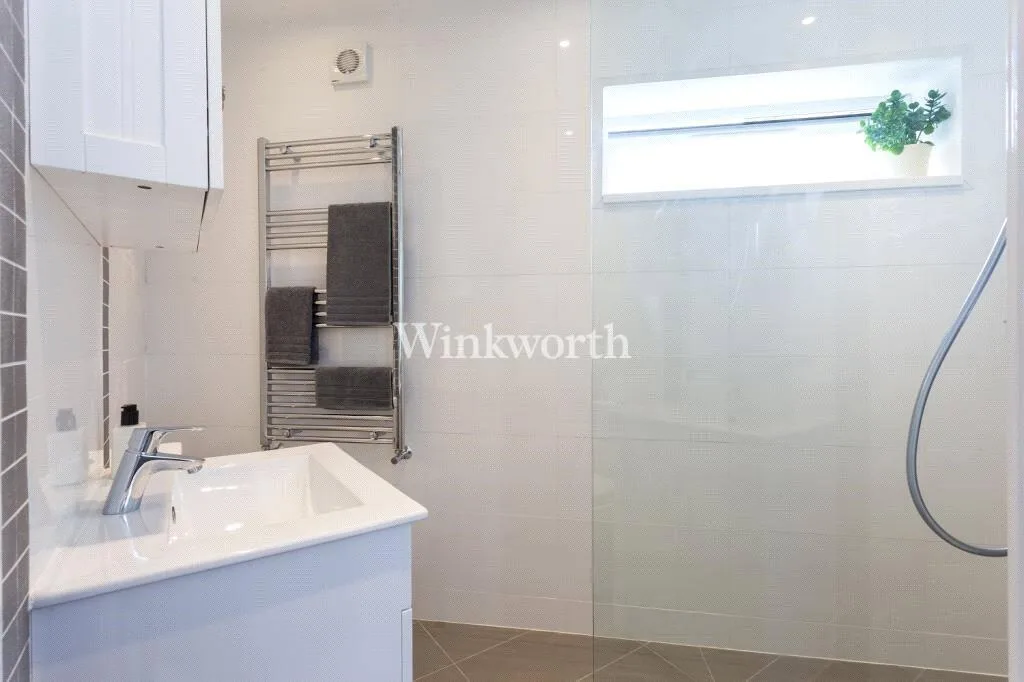 3 bedroom end of terrace house for rent