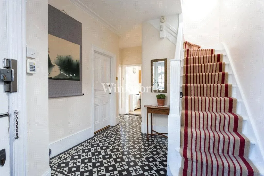 3 bedroom end of terrace house for rent