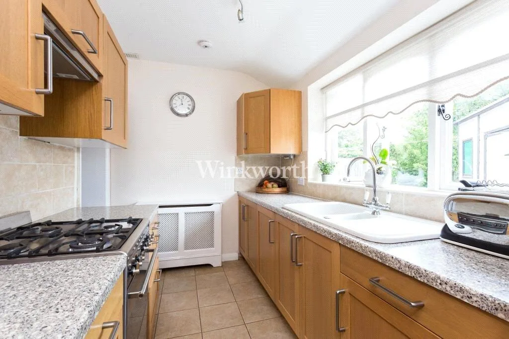 3 bedroom end of terrace house for rent