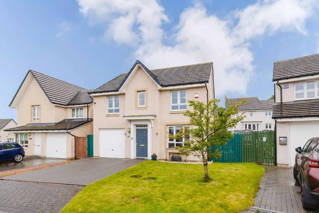 4 bedroom detached house for rent