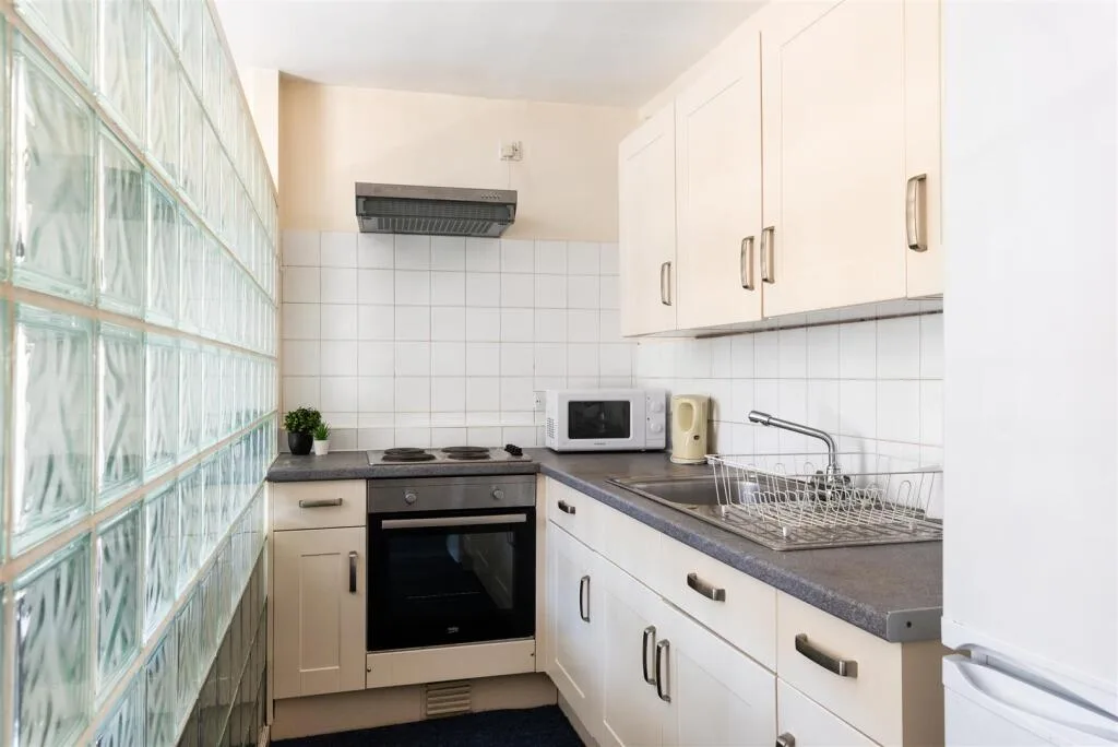 3 bedroom maisonette for rent