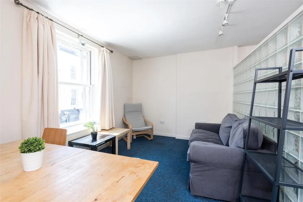 3 bedroom maisonette for rent
