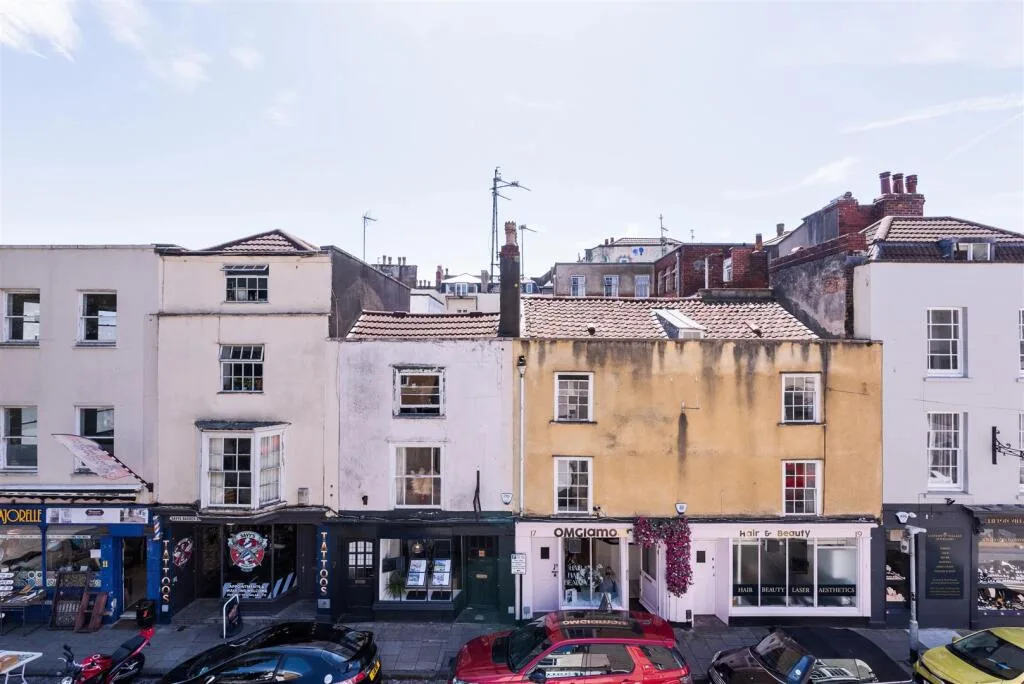 3 bedroom maisonette for rent