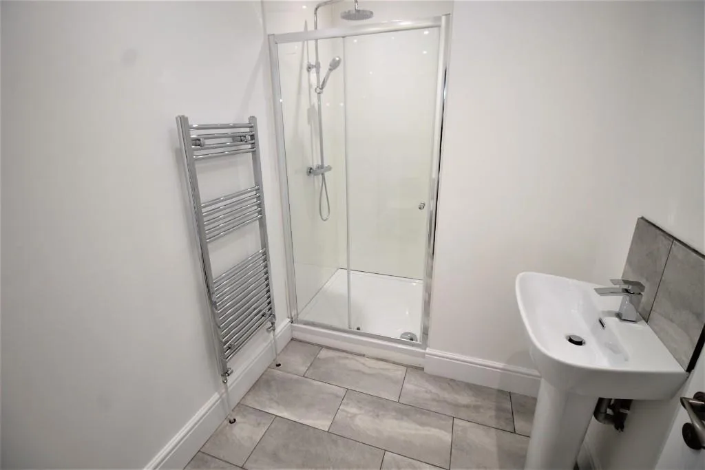 5 bedroom terraced house for rent