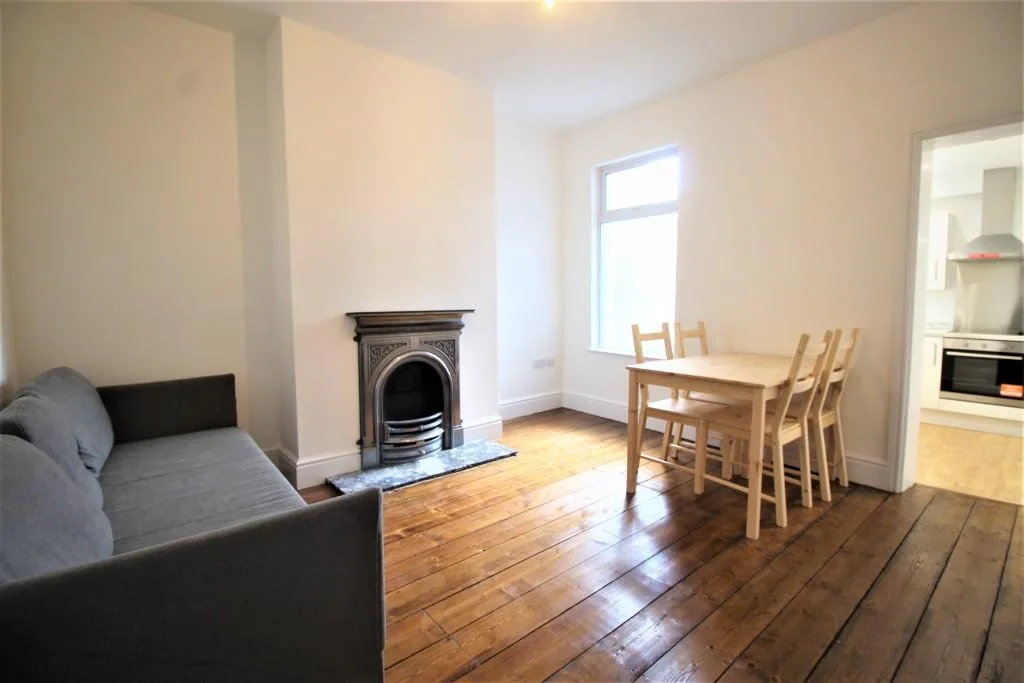 5 bedroom terraced house for rent