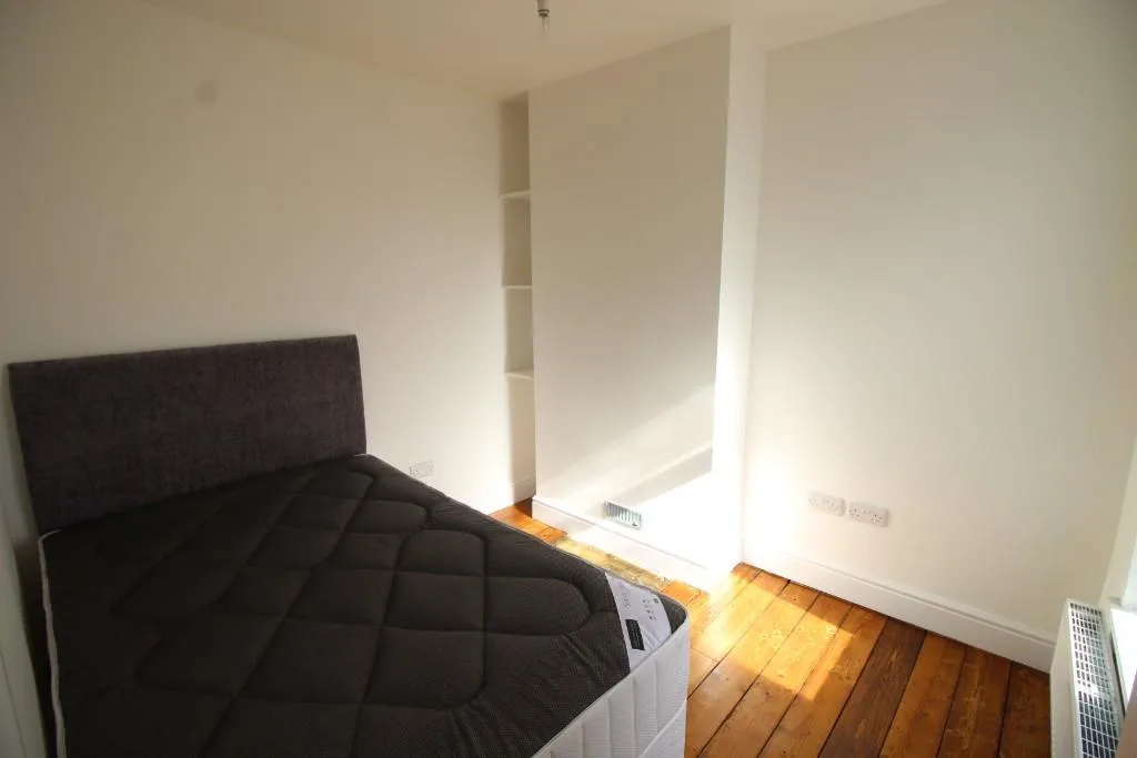 5 bedroom terraced house for rent
