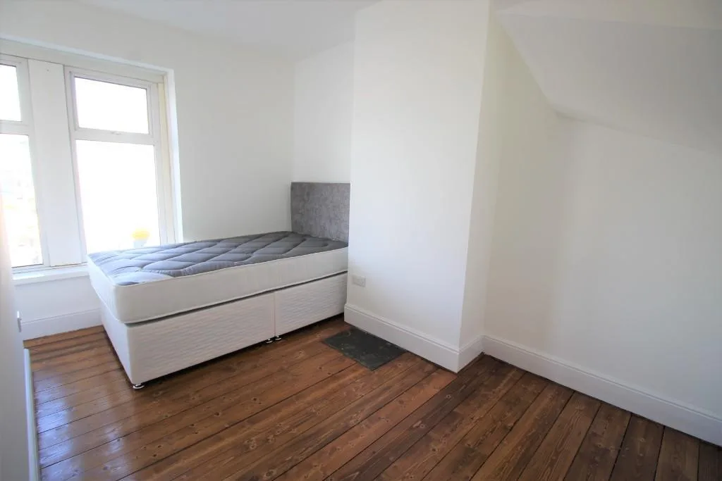 5 bedroom terraced house for rent