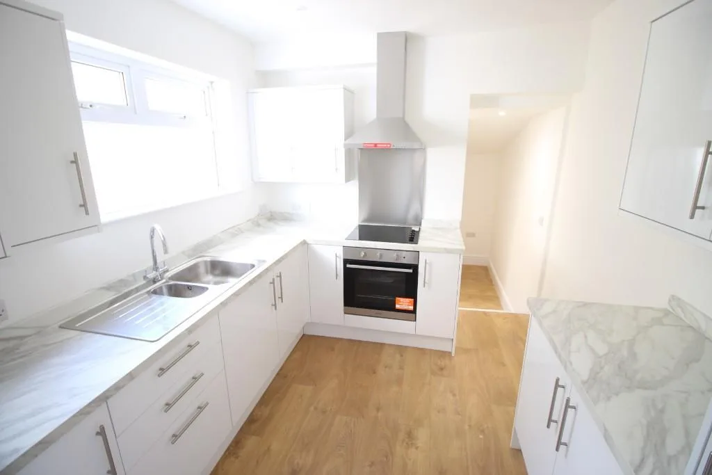 5 bedroom terraced house for rent