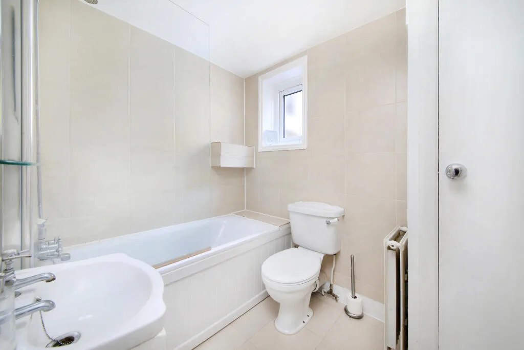 1 bedroom maisonette for rent