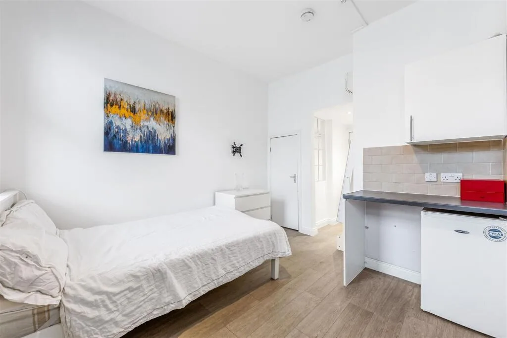 Studio flat for rent