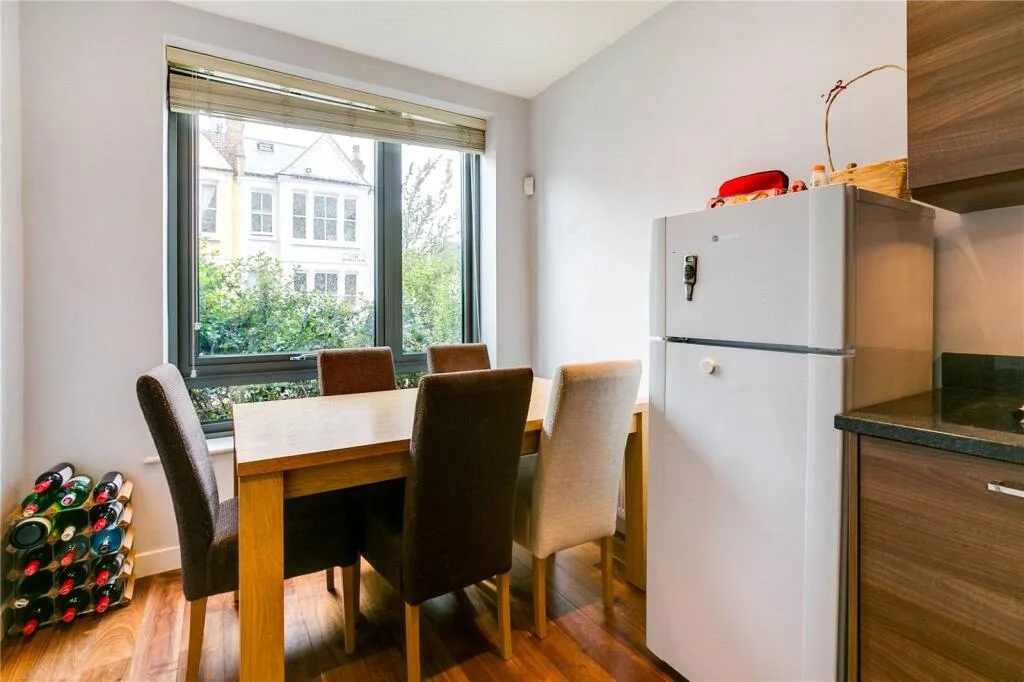 3 bedroom end of terrace house for rent