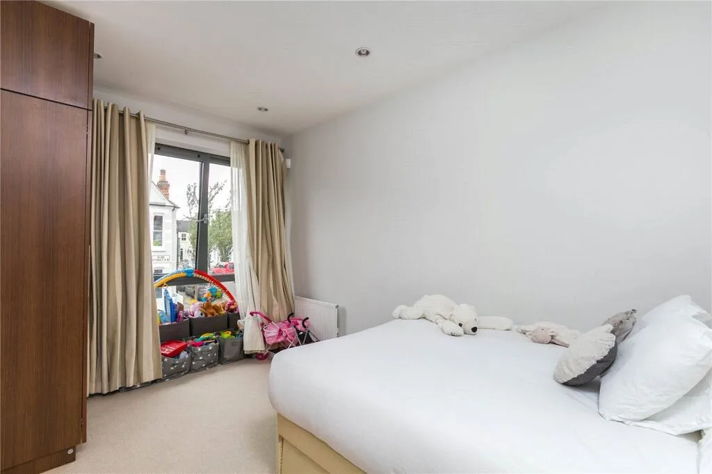 3 bedroom end of terrace house for rent