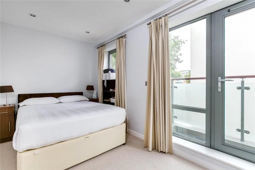 3 bedroom end of terrace house for rent