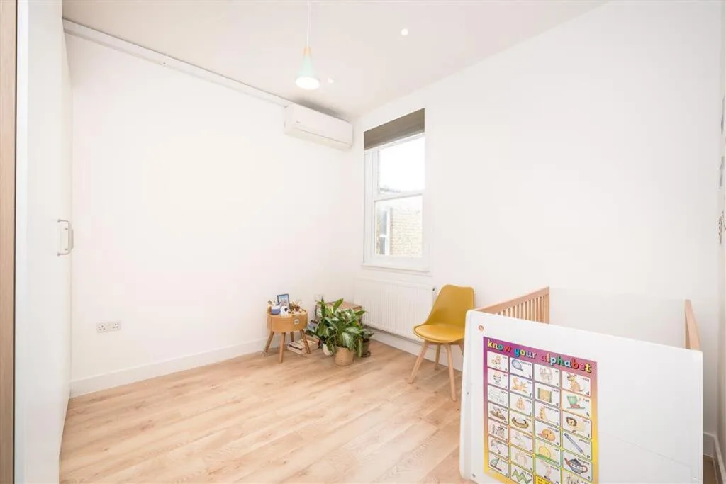 3 bedroom maisonette for rent