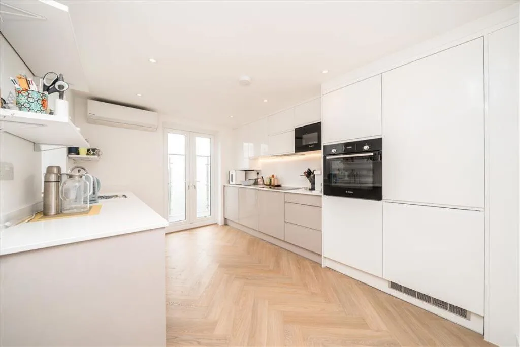 3 bedroom maisonette for rent