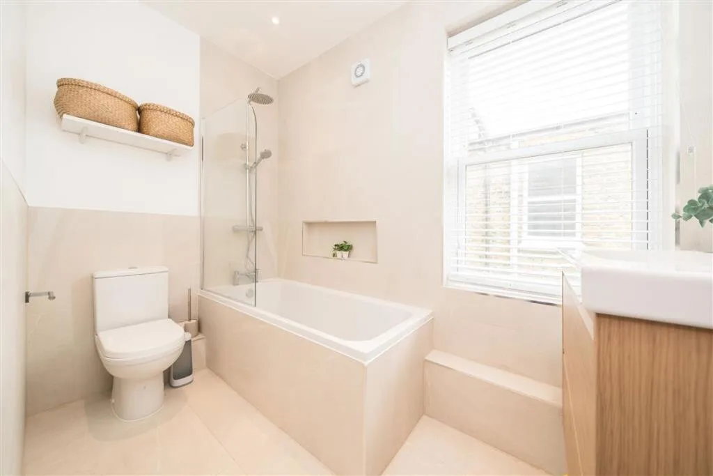 3 bedroom maisonette for rent