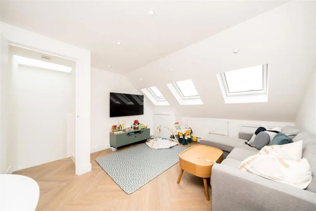 3 bedroom maisonette for rent