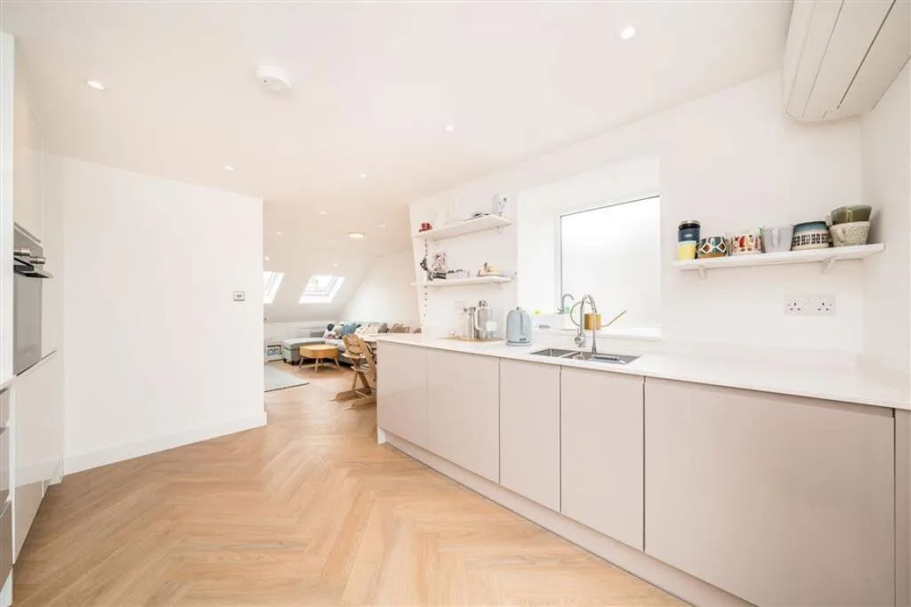 3 bedroom maisonette for rent