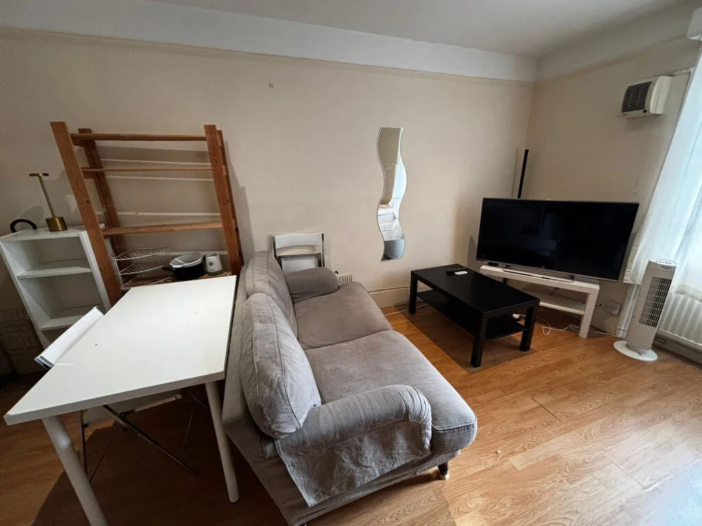 Studio flat for rent